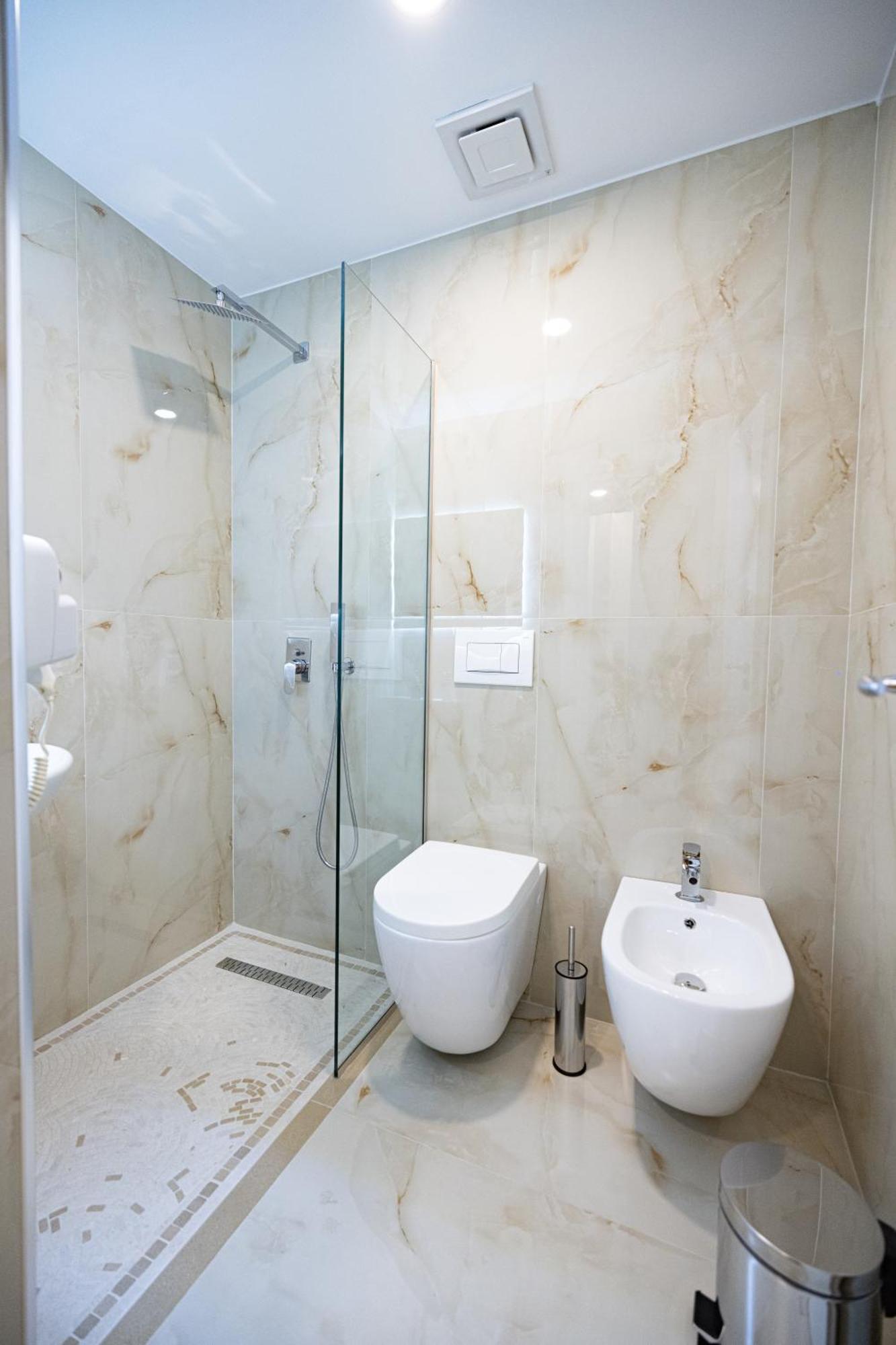 Green Boutique Hotel Вльора Екстер'єр фото